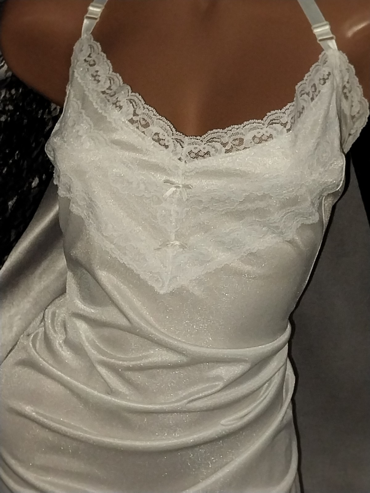 VTG SILKY SLIP LACY BOWS PLUS FULL FIGURE NYLON 70S 62&Prime;