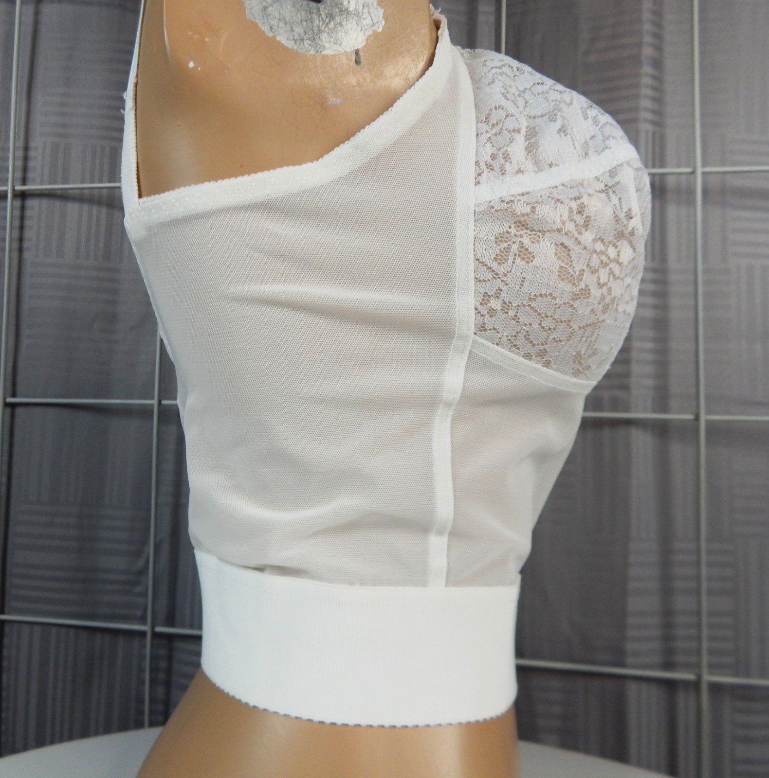 KDT FASHIONS, INC. Fully Front Close Longline Posture Wireless White 40B Bra