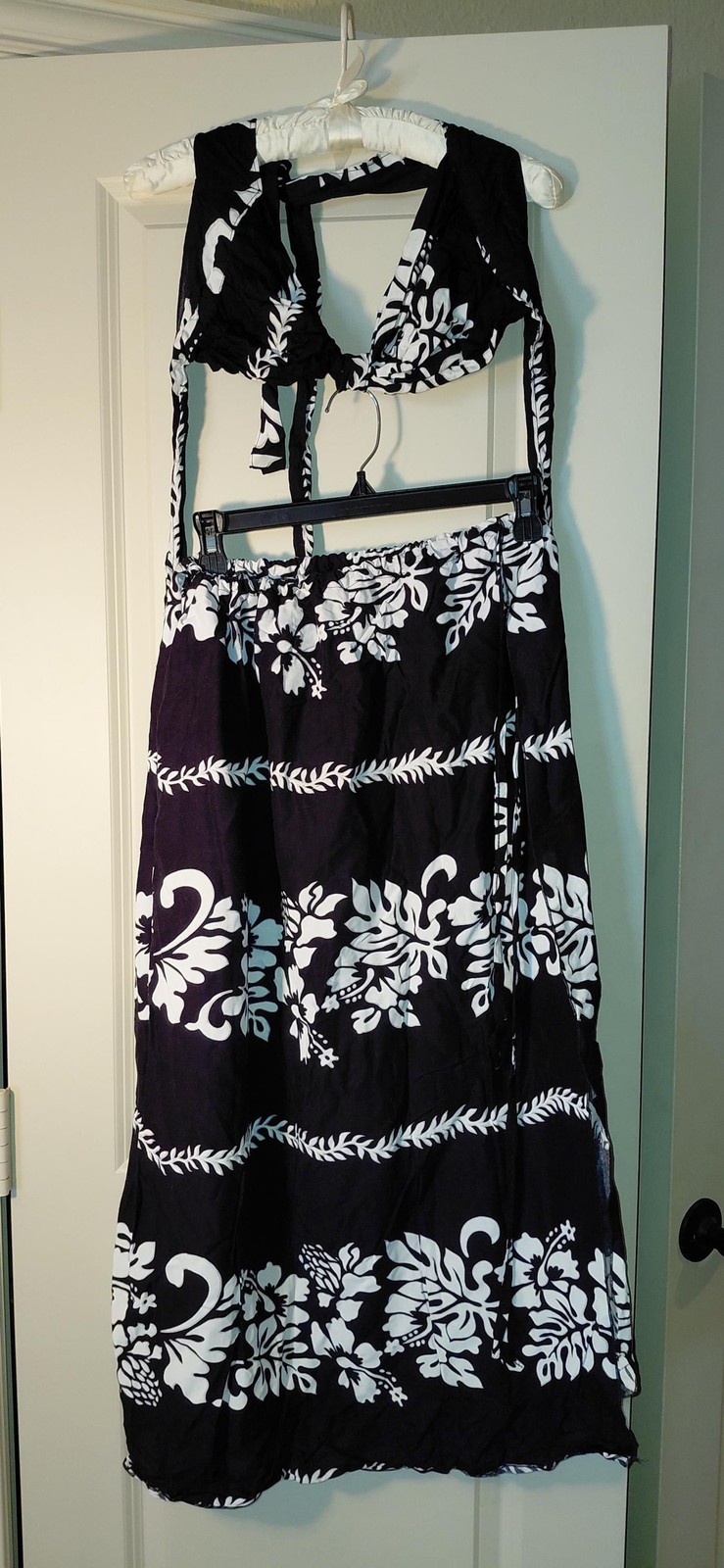 Wrap, drawstring black & white skirt w matching bikini top, straps, one size