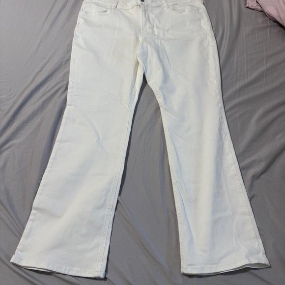 Old Navy white bootcut jeans size 16