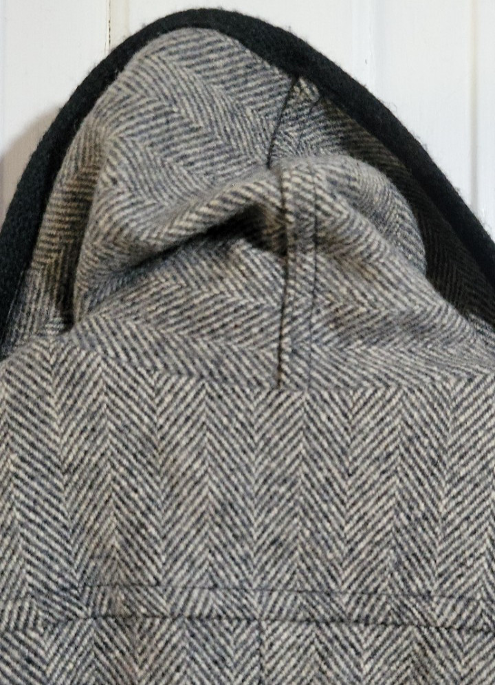 80s VTG Gray Herringbone 100% Wool Cape Cloak Coat Pockets Scarf One Size USA