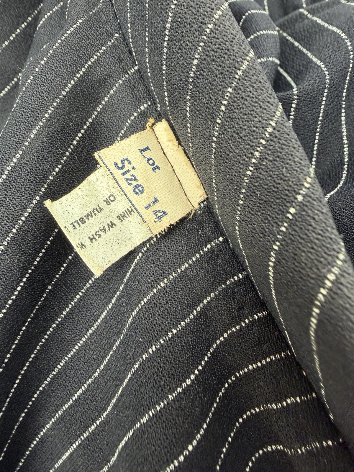 Vintage Tab-Sleeve-Black & White Pinstripe Shirtwaist dress-Size 14-No Belt