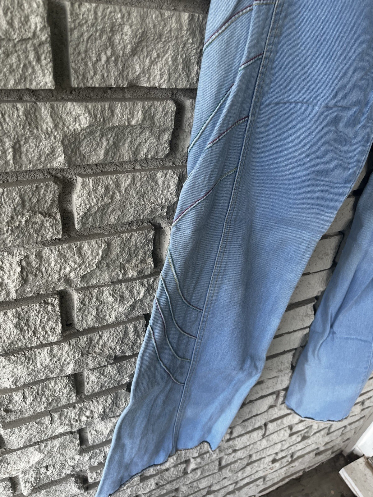 Vintage Brittania Lightwash Bell Bottom Rainbow Stitched 1970’s Jeans W: 28
