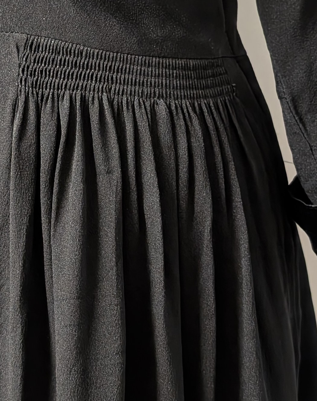 Vintage Late 30&rsquo;s Black Rayon Crepe Midi Dress Red Slip Smocking Drape Velvet M