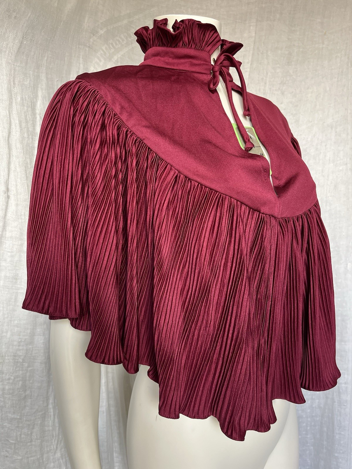 Vintage 1970s Capelet Cape Topper Ruffle Collar Pleated Gothic Vampy Evening Med