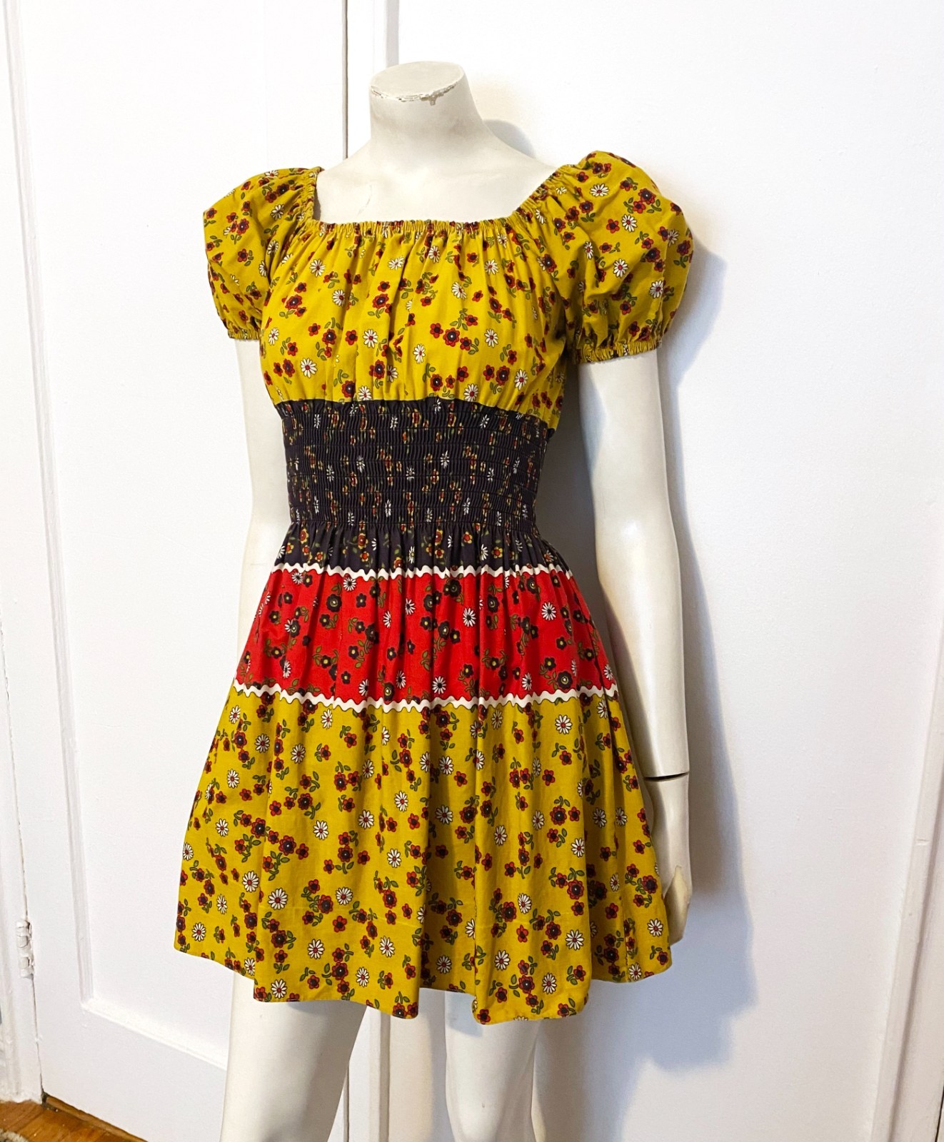 Vintage 1960s 70s Cottagecore Calico Cotton Floral Mini Dress Sundress Size XS S