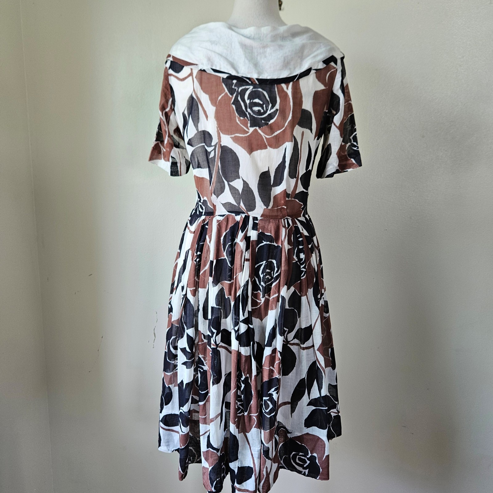 L&rsquo;Aiglon Vintage 50s 60s Lightweight Cotton Brown Black Floral Day Dress L