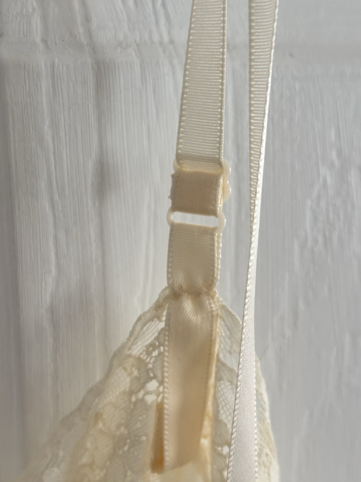 VANITY FAIR Off White Nylon Full Slip Lace Trim – Style 10-103 40 22&Prime;/46 Vintage