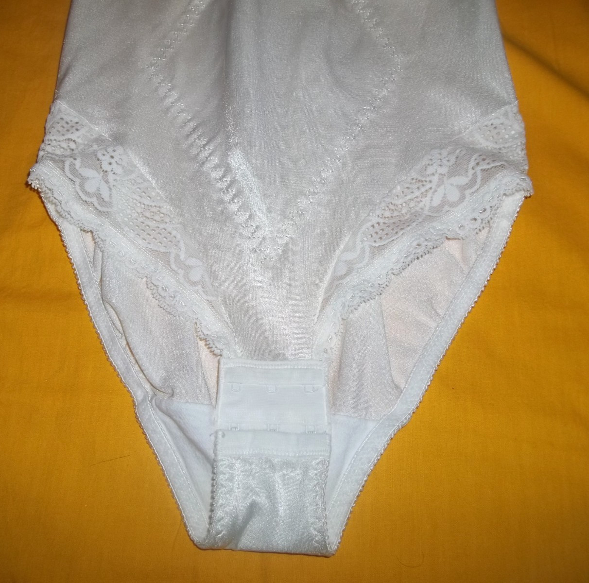 Vtg Maidenform Flexees 5869 All in One Girdle Second Skin Shaper Bodysuit sz 34B