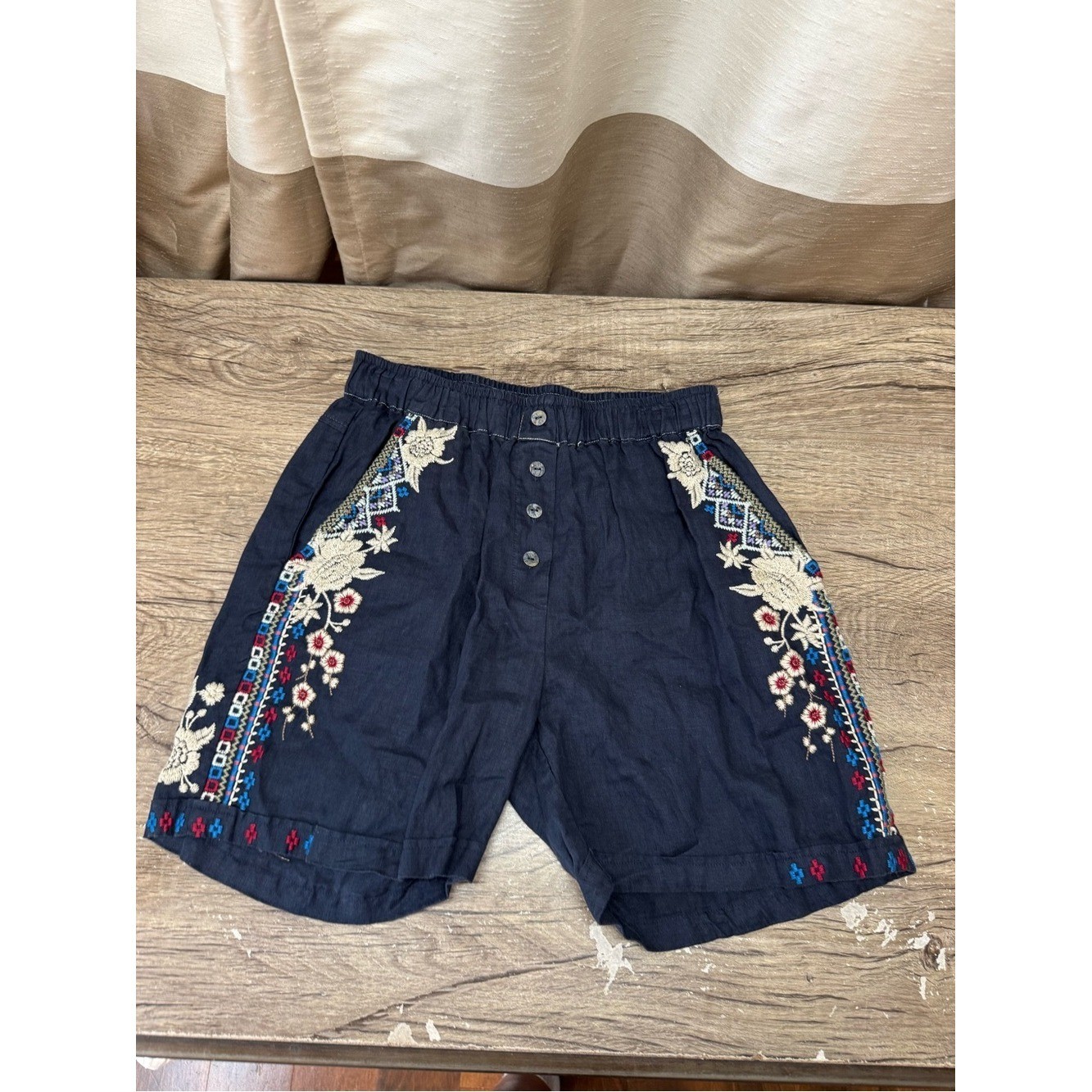 Johnny Was FlorenceButton Front LinenEmbroidered Shorts size xs NWT