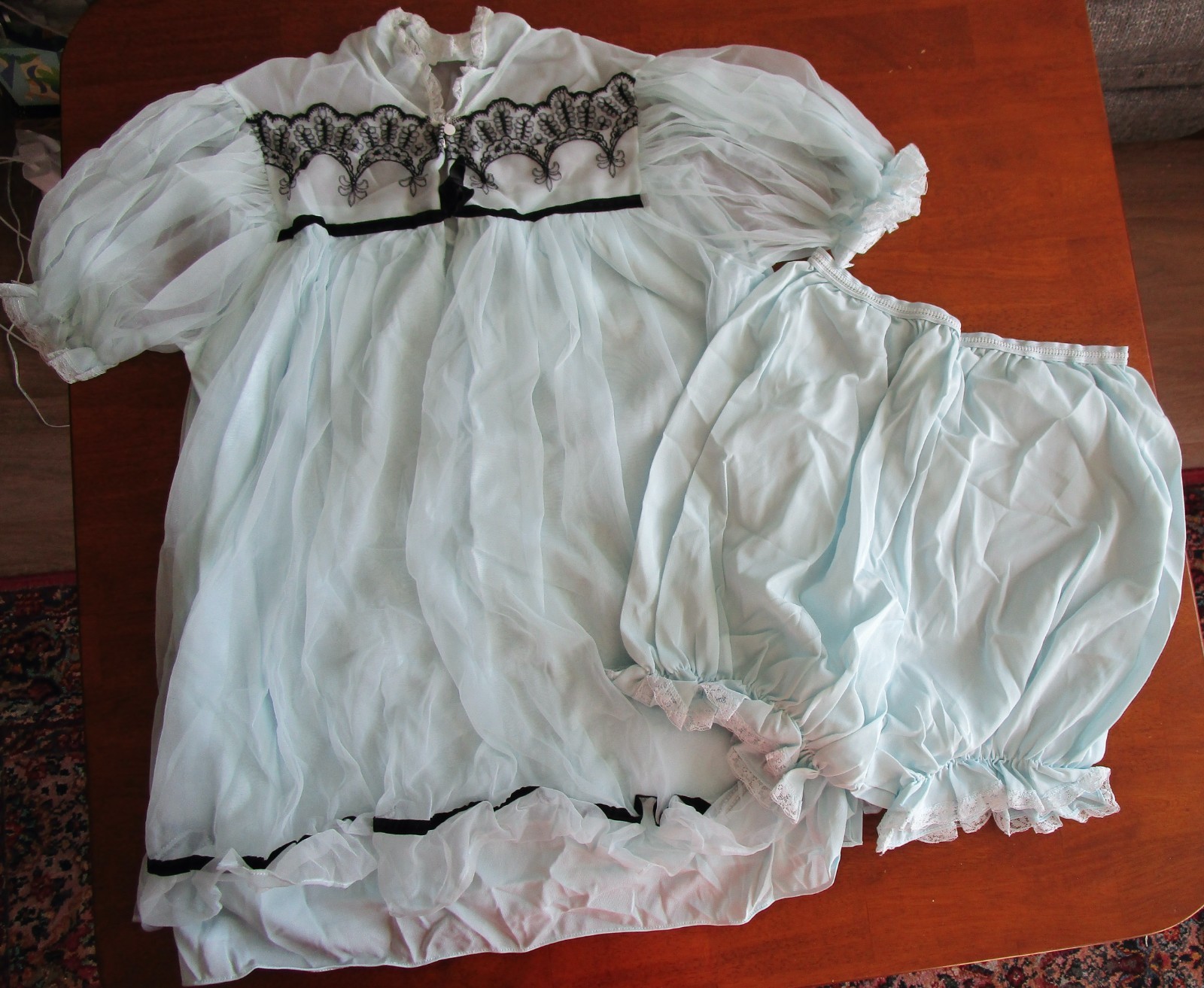 VTG 1950s-1960s CARILLON LITE BLUE BABY DOLL NYLON FRILLY LINGERIE NITEY SET med