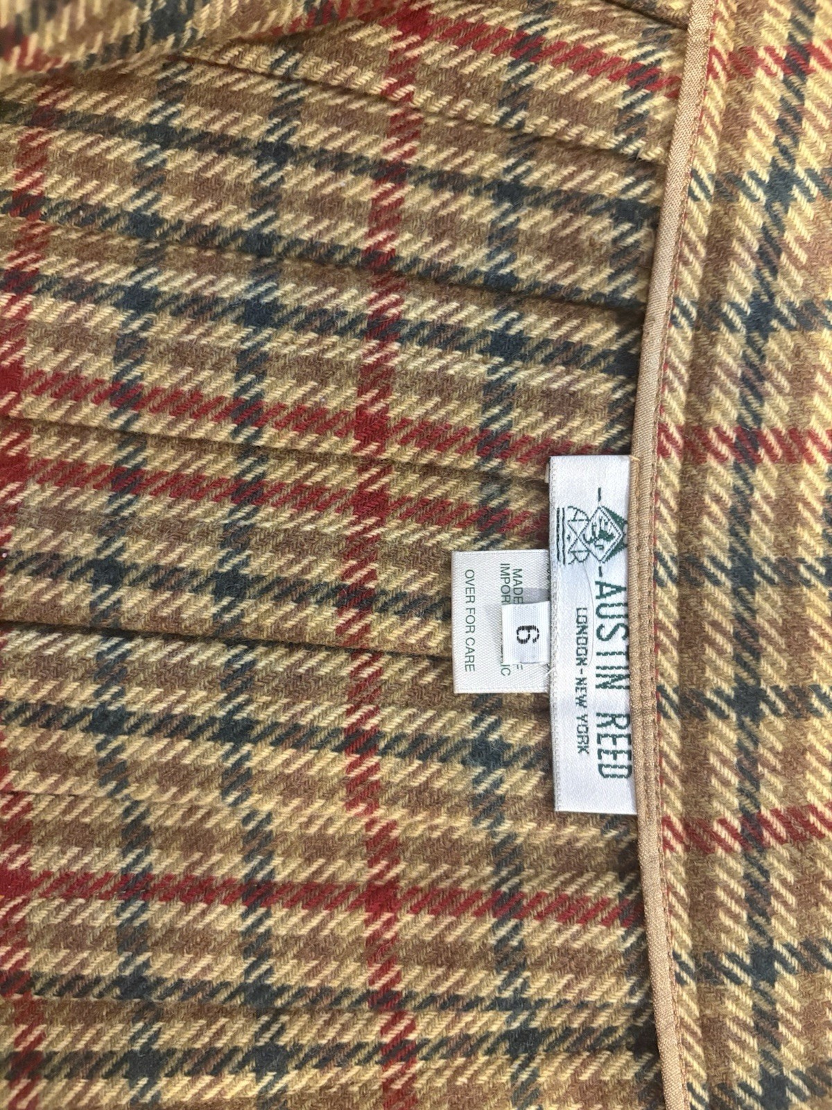 Vintage Austin Reed 100% Lambswool Pleaded Wrap Skirt Women’s ￼ Size 6 ￼
