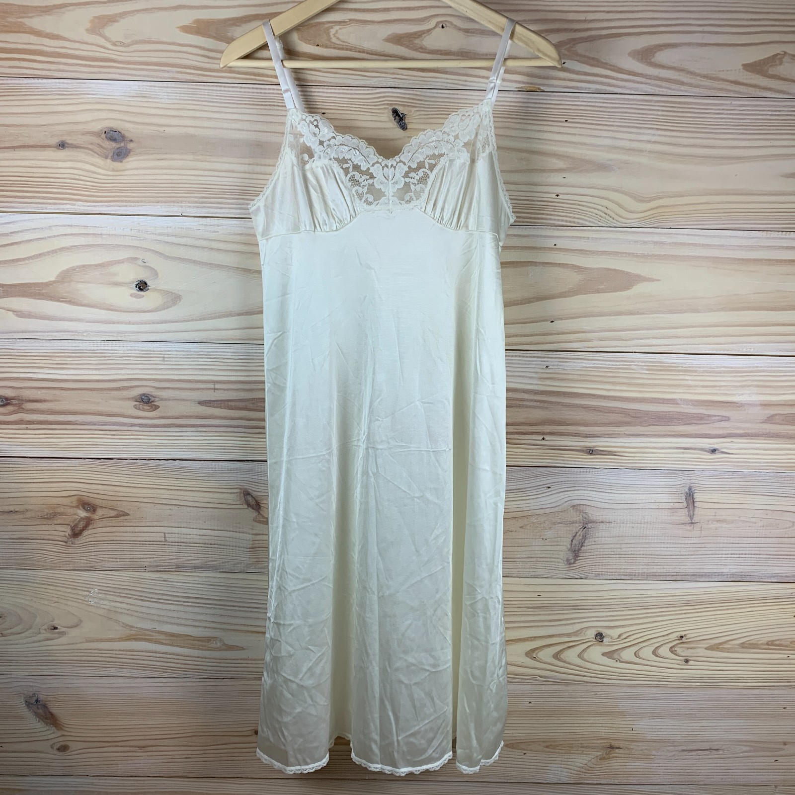 Vintage VASSAREITE Full Slip Womens 34 26&Prime;/40 Ivory Style 10-105 Lingerie