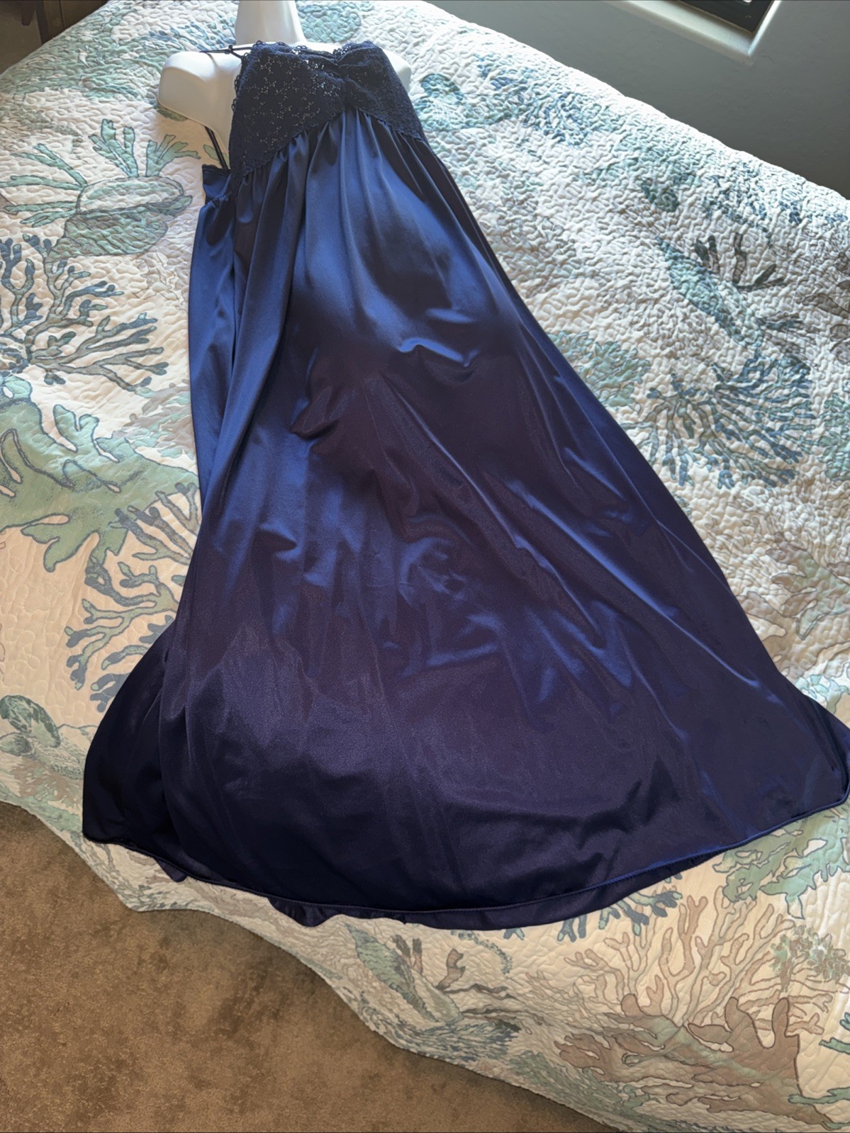 VTG VANITY FAIR Navy BLUE SWEEP NIGHT GOWN Large Long stretch Lace BODICE Gown