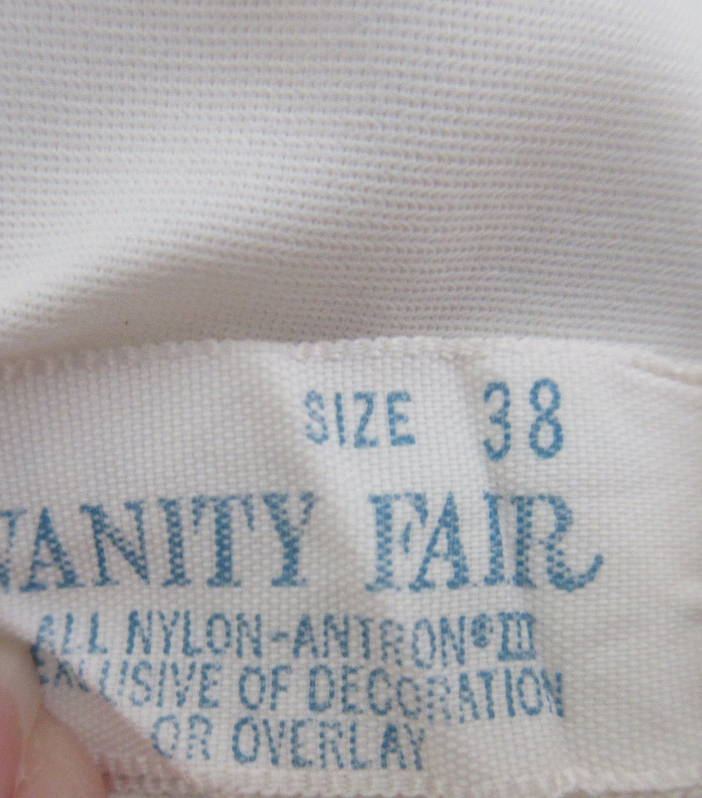 VANITY FAIR IVORY NYLON 4&Prime; CHIFFON LACE full slip nightgown size 38 bust 40&Prime; USA