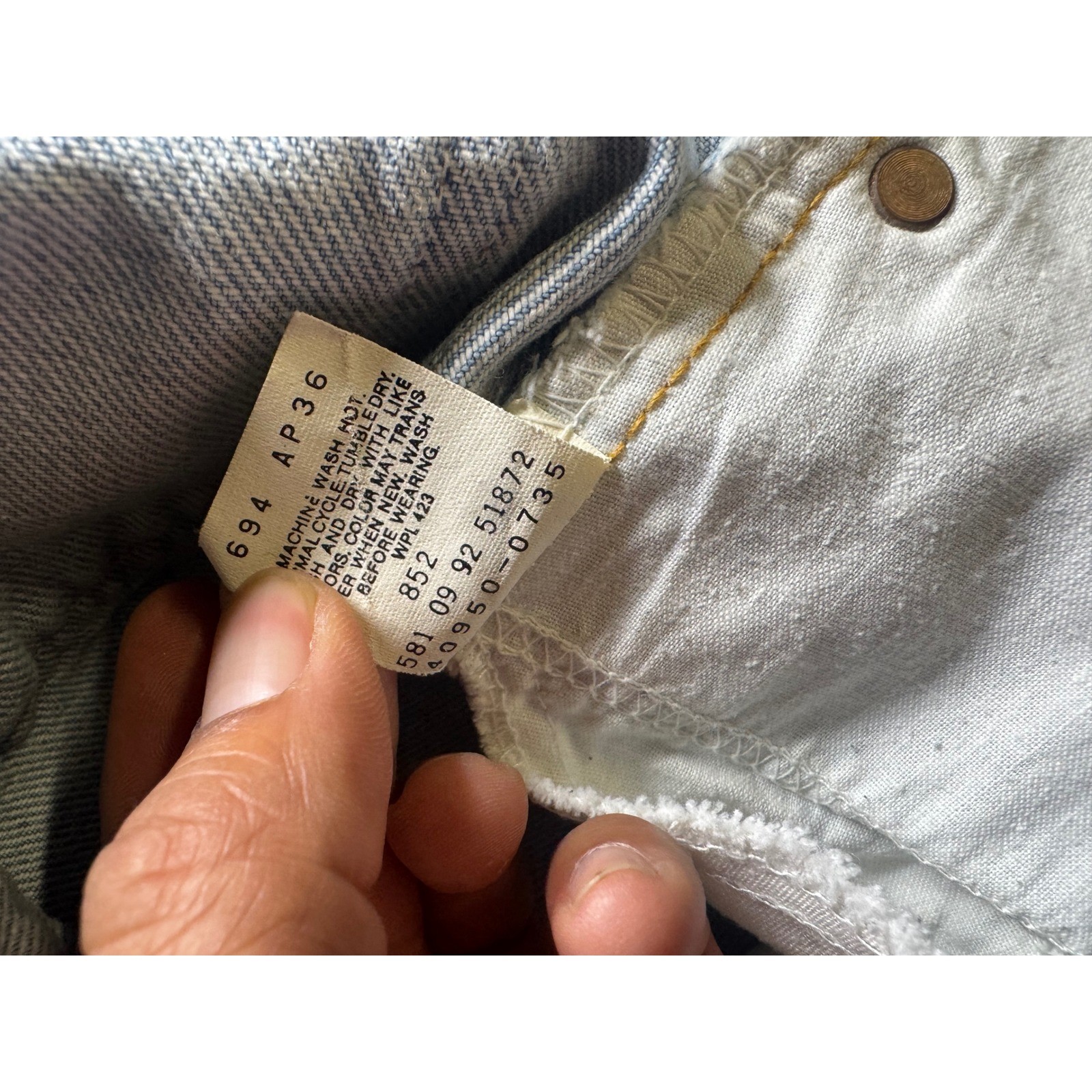 Vintage Levis 550 Orange Tab Light Wash Relaxed Tapered Jeans 33×28 Made in USA