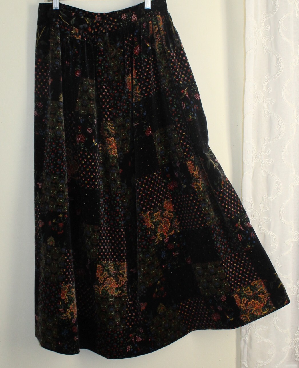Estate Vintage Hand-Made Velvet Patchwork 28&Prime; Waist M 8 10 Long Gypsy Skirt