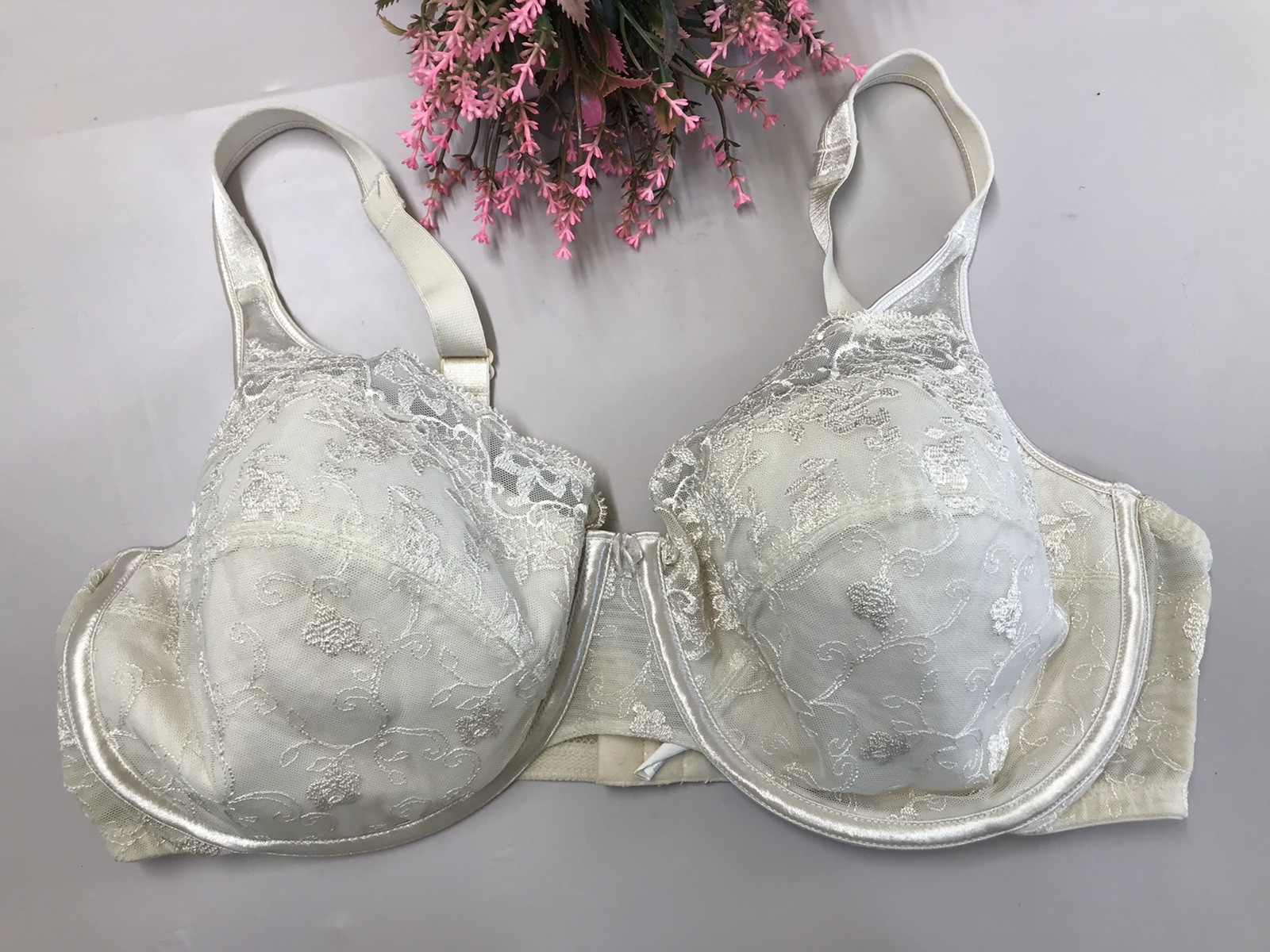 Vintage Playtex Secrets Satin & Lace #4022 Underwire Soft Cup Bra In Ivory 40DD