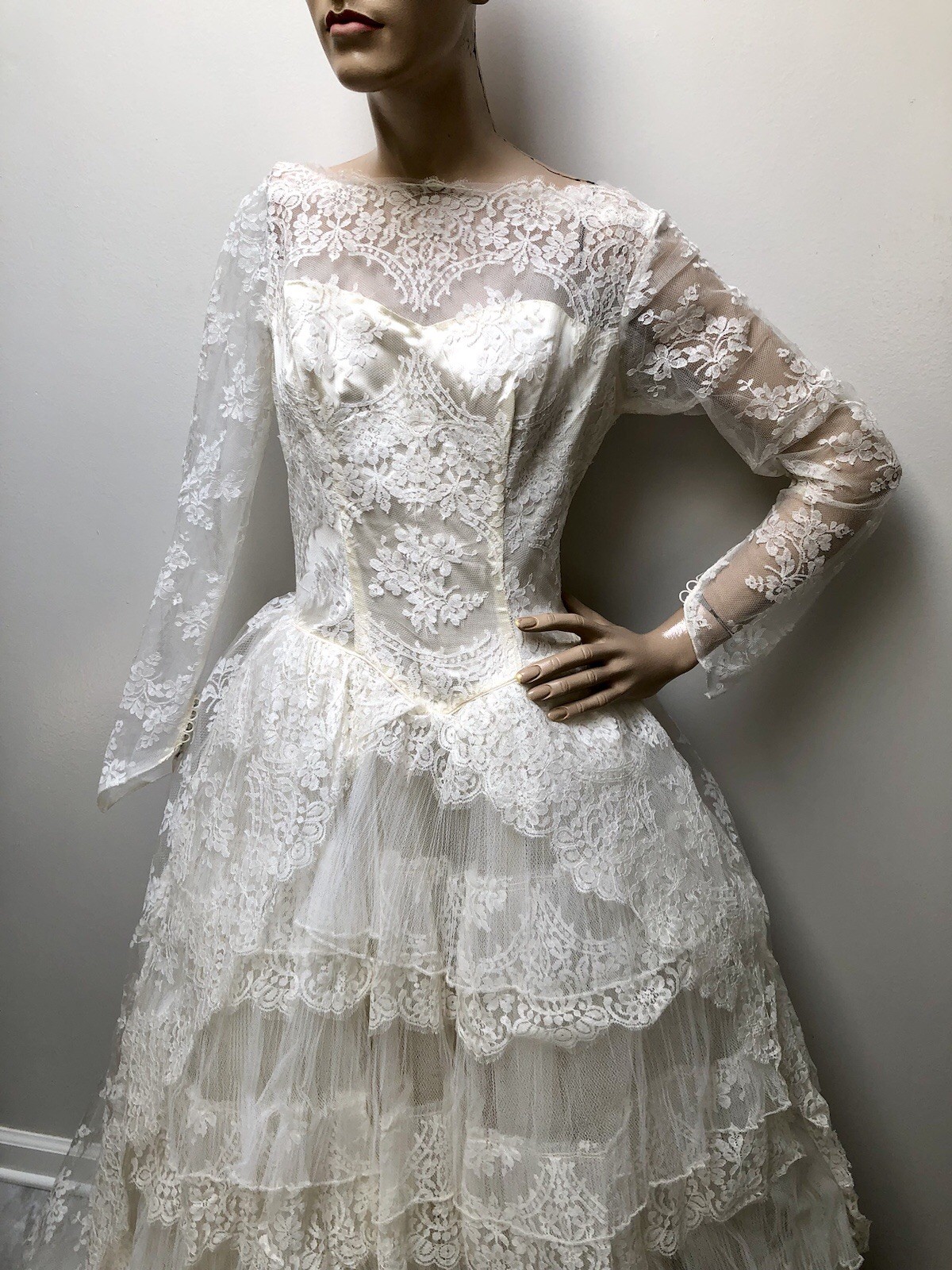 Vintage 1950s Princess Bride Wedding Gowns Ivory Illusion Chantilly Lace Dresses