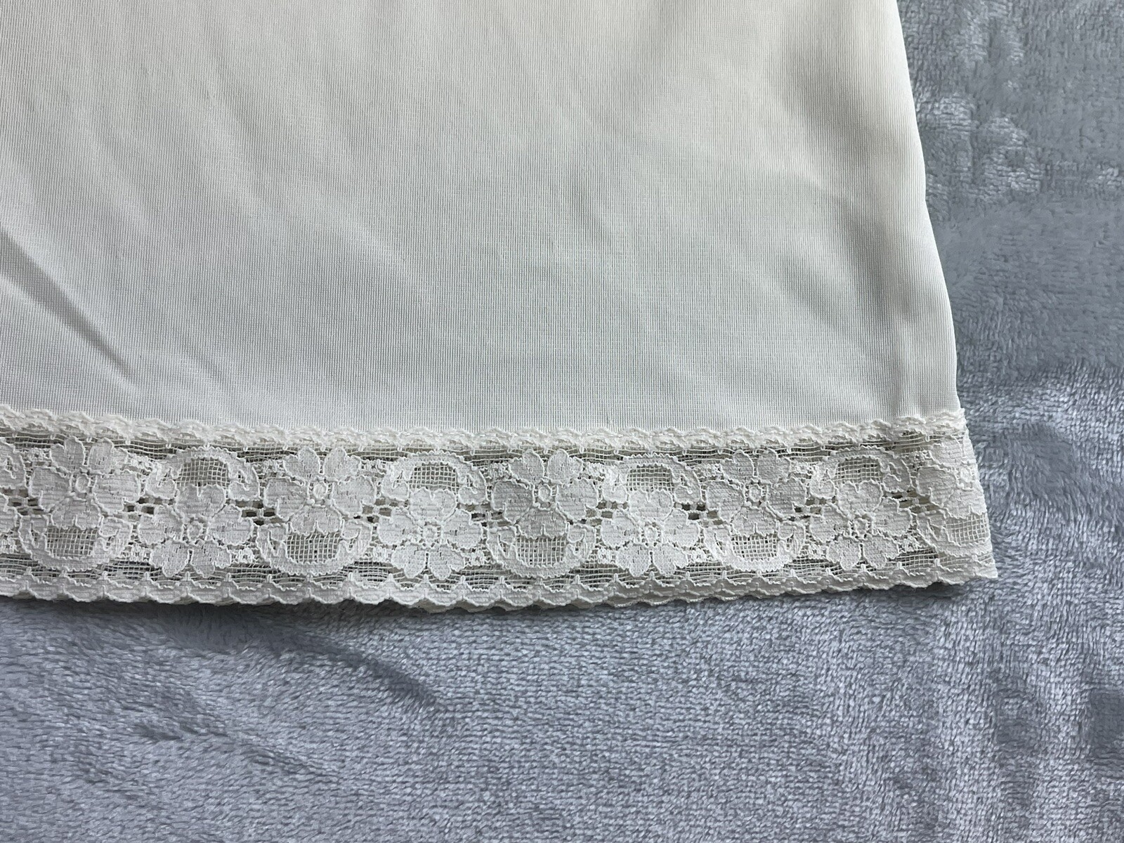 Vanity Fair Ivory Nylon Full-Length Slip Style 10-103 Size 38 24&Prime;/44 Lace Trim