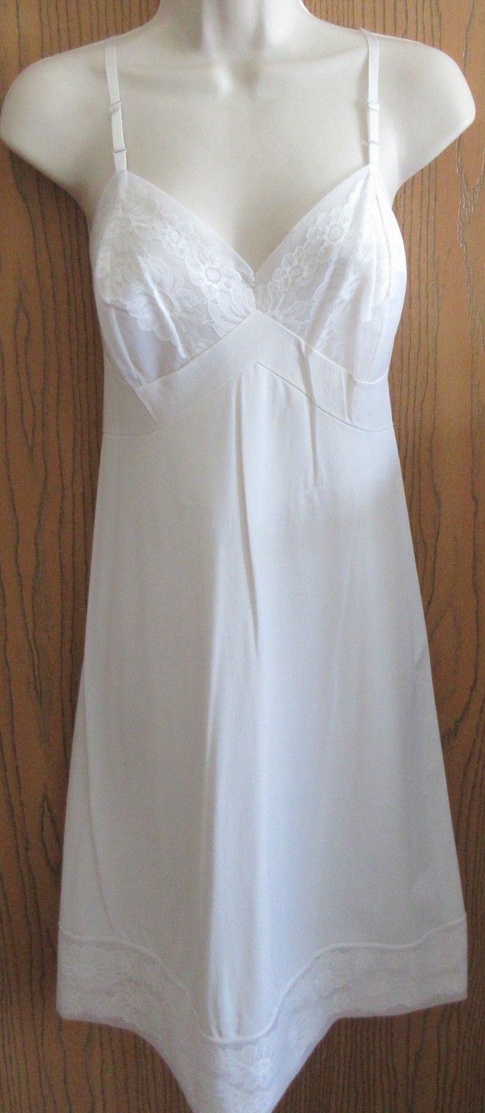 VANITY FAIR IVORY NYLON 4&Prime; CHIFFON LACE full slip nightgown size 38 bust 40&Prime; USA