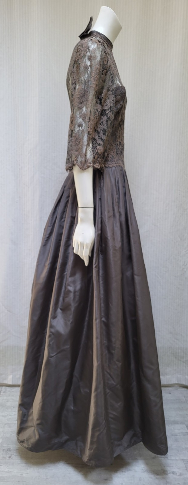 Vintage Nina Ricci Haute Boutique Gray Silk Taffeta & Lace Ball Gown Dress – XS