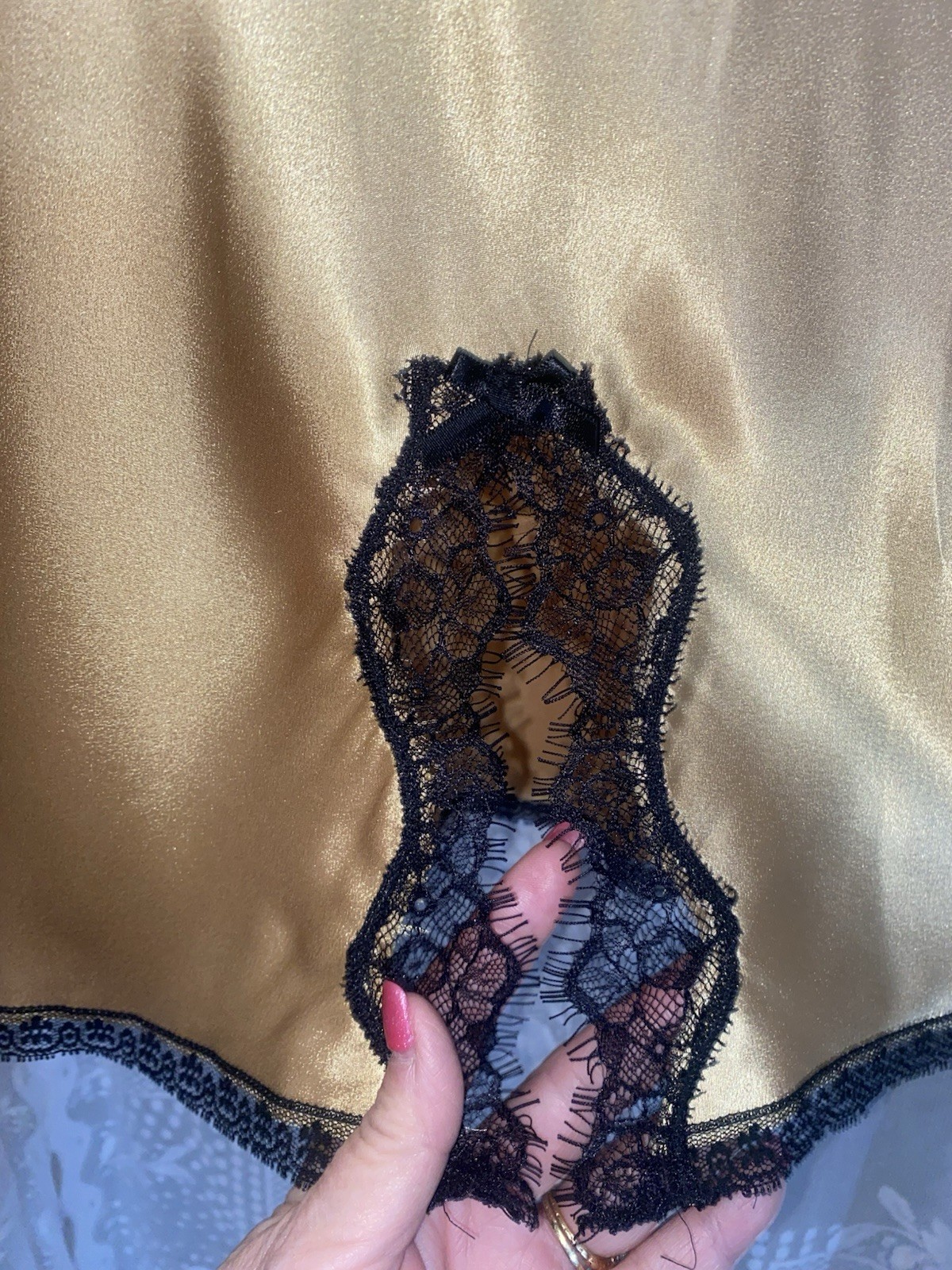 VTG Design GLAM NWOT L GOLD Satin NIGHTIE nightgown w Black Chantilly Lace Trim