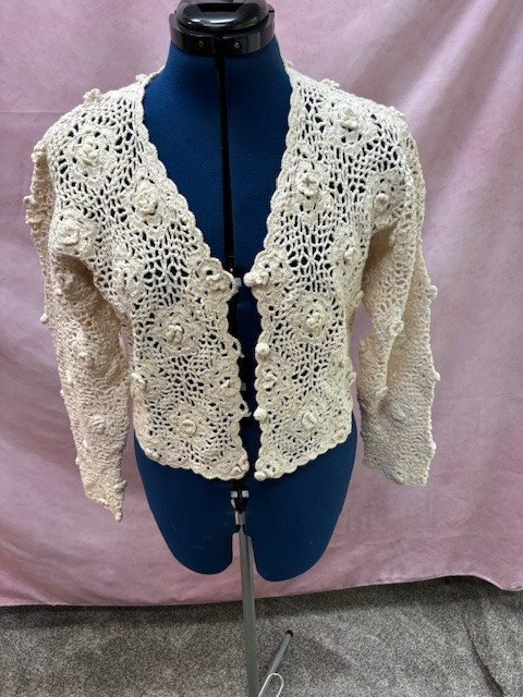 Vintage Boho 1970s Reference Point Crochet Floral Top – Ivory- size Med