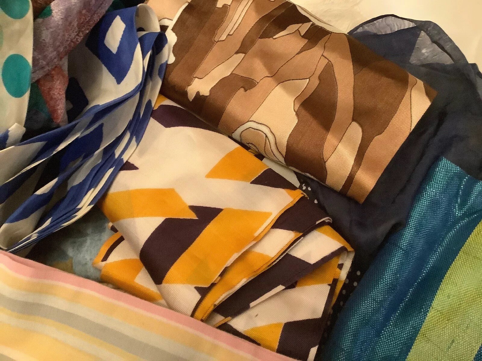 43+ ASSORTED SCARVES,BELTS SASHES VARIOUS SIZES SHAPES AND FABRICS
