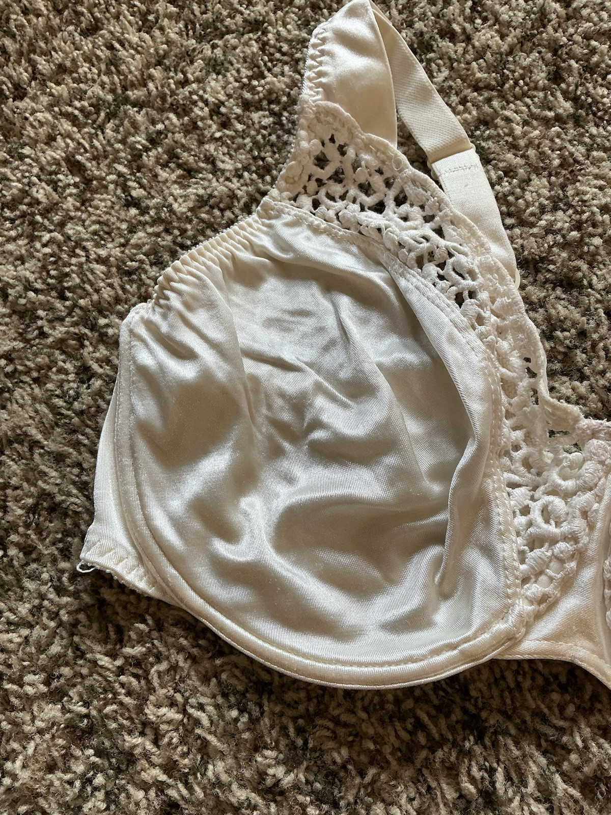 Vintage Olga Bra 38DD Cream Unlined Underwire Satin Second Skin Type #33511