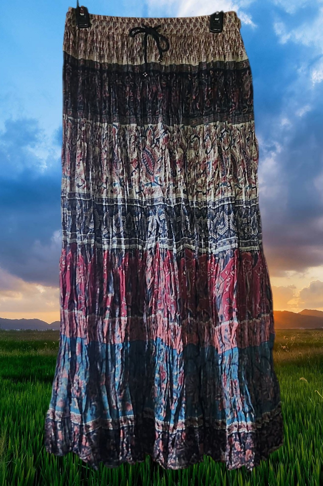 Beautiful Vintage Floral Boho Long Full Skirt Made in India Excellent Condition!