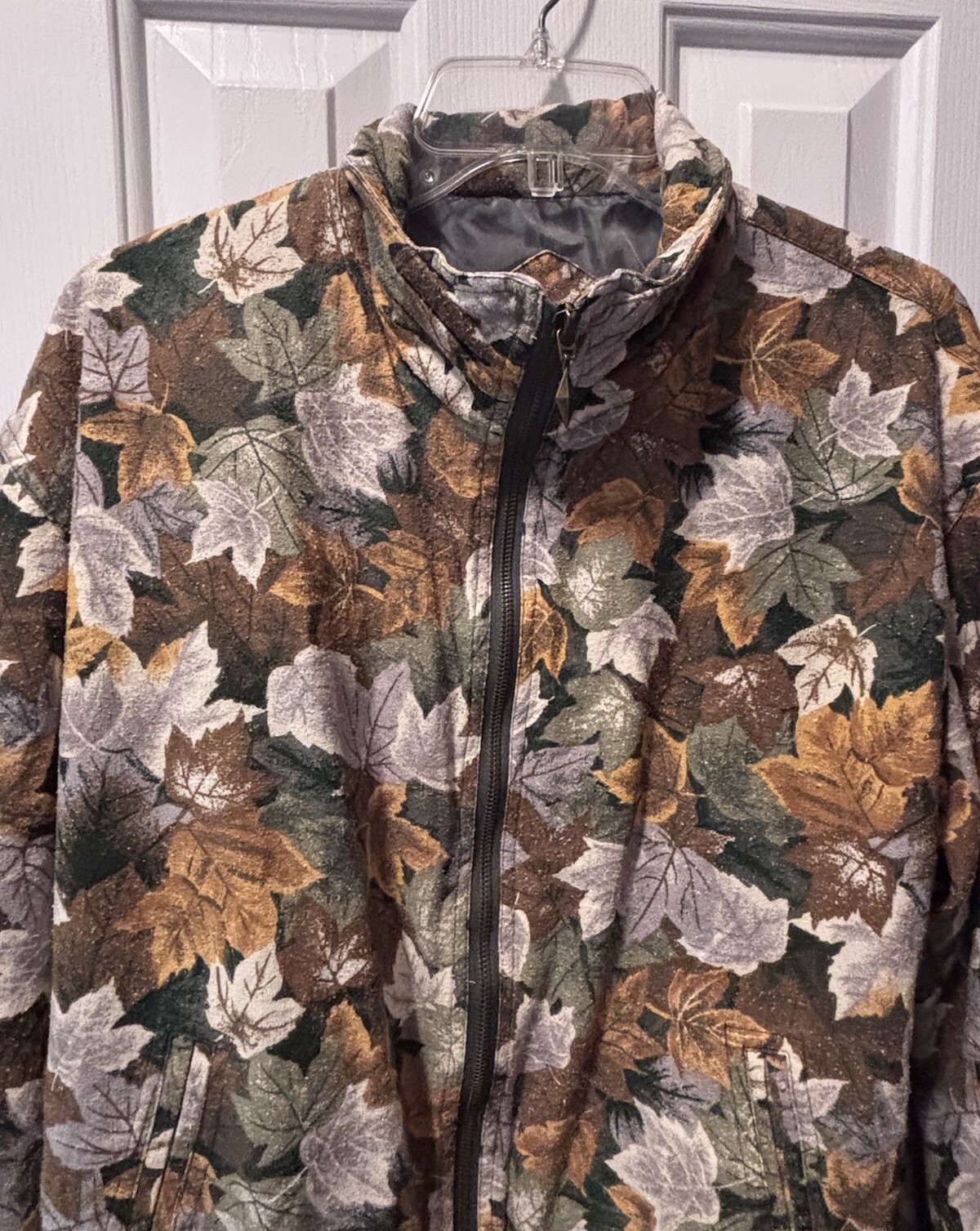 Casual Corner & Co. Leaf Pattern Silk Nylon Woman’s Size Medium Zip Up Jacket