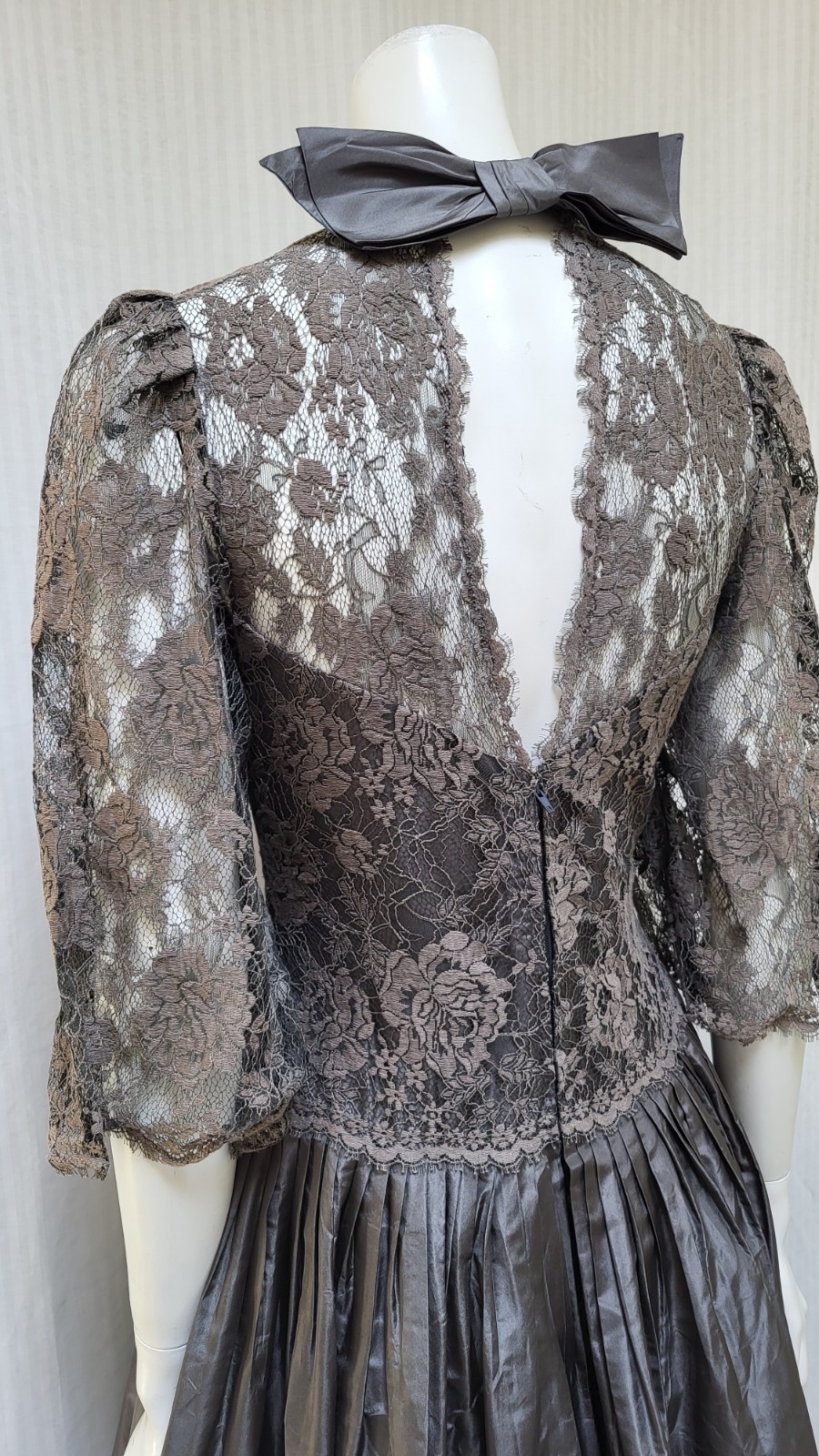 Vintage Nina Ricci Haute Boutique Gray Silk Taffeta & Lace Ball Gown Dress – XS