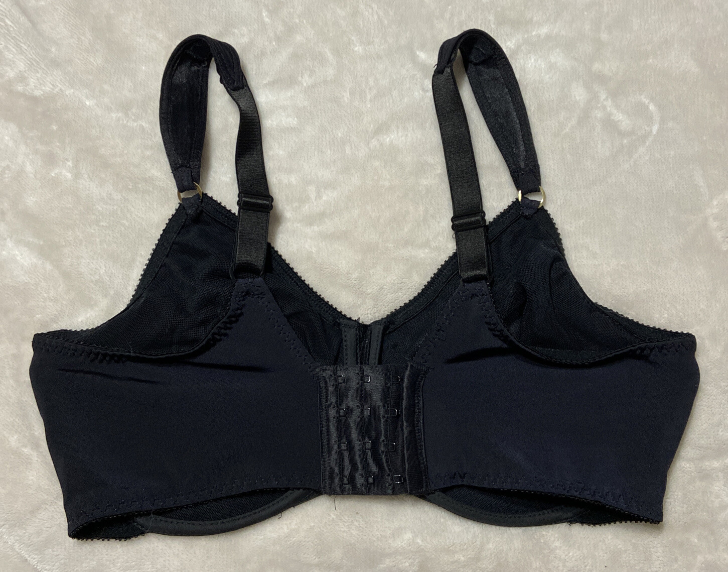 Olga~Vintage~Bra~Size 38DD~Underwire~Mesh Cup~Adjustable~35009~Black~EUC