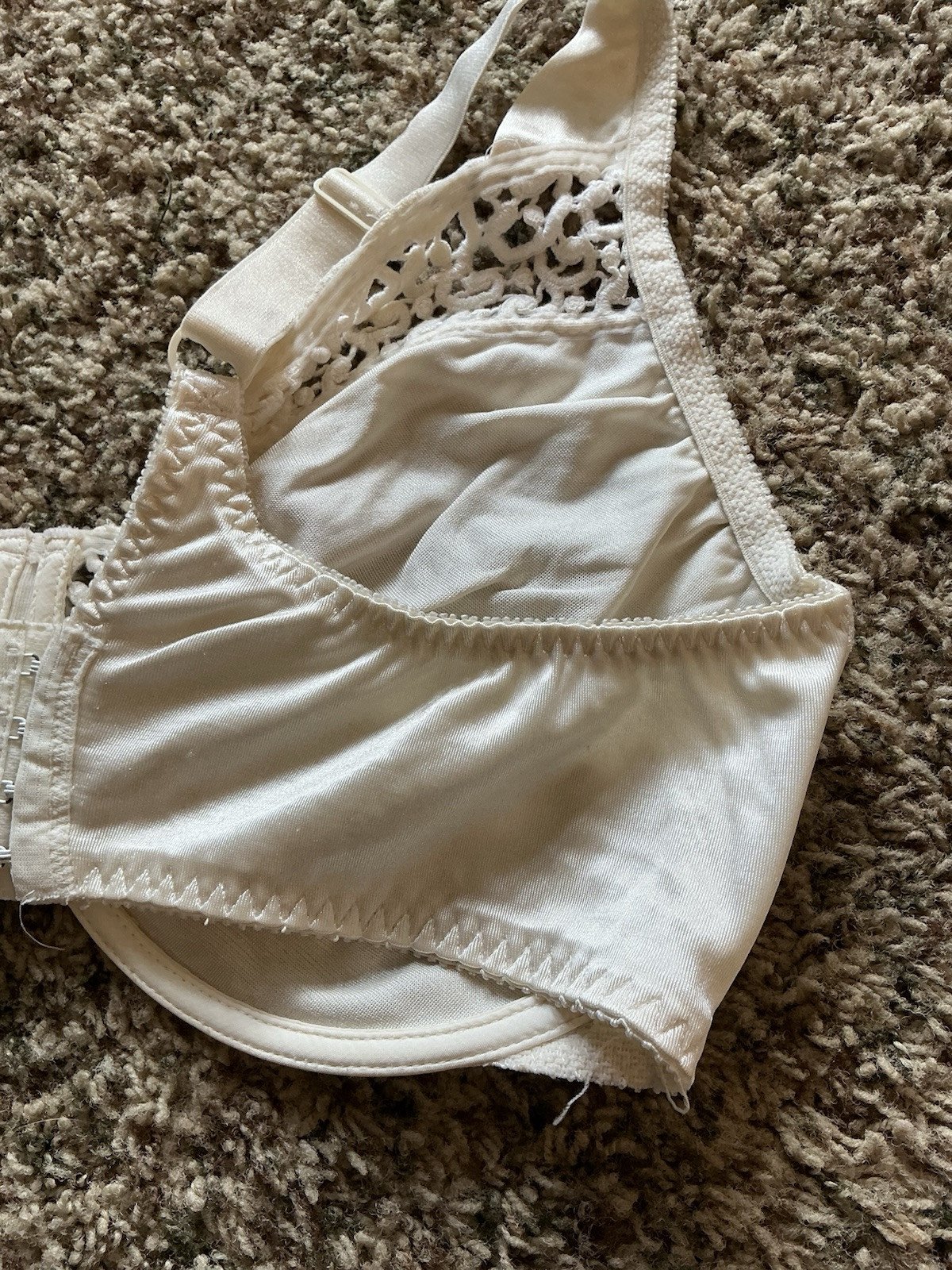 Vintage Olga Bra 38DD Cream Unlined Underwire Satin Second Skin Type #33511