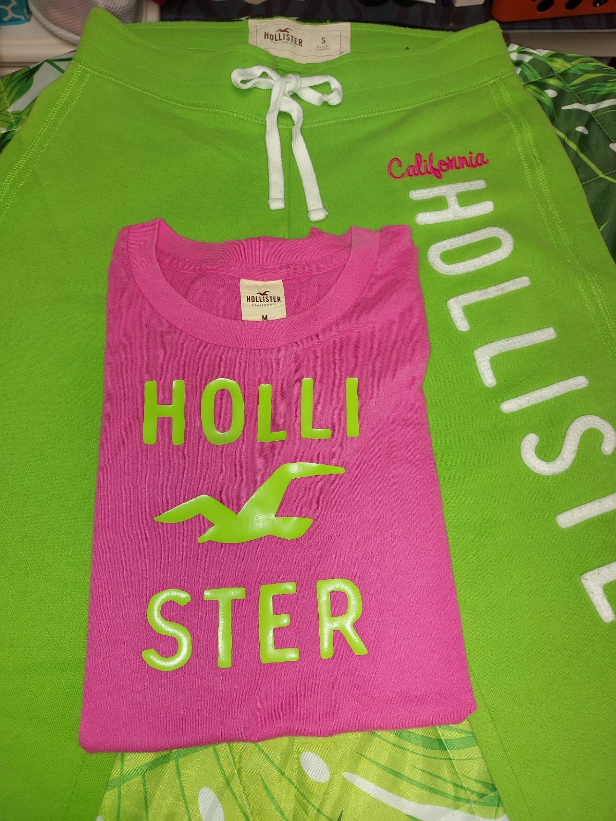 HOLLISTER Y2K VINTAGE SET SWEATPANTS RAISED LETTERS S W MATCHING TSHIRT NWOT