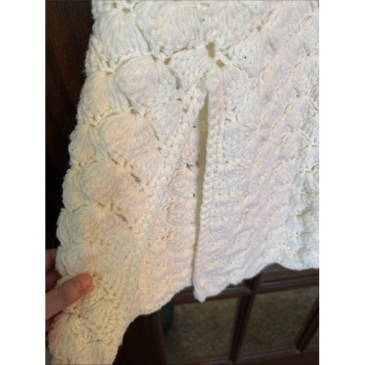 Vintage Handmade Crochet Shell Stitch Cardigan Cream White Peter Pan Collar OS