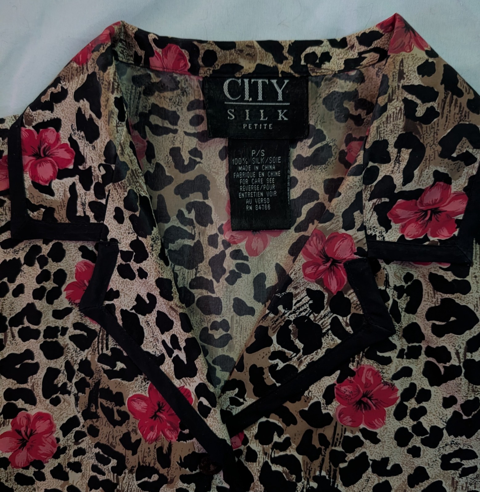 VTG City Silk Blouse Hibiscus Leopard Animal Sz S Petite Grunge Side Slits Y2K