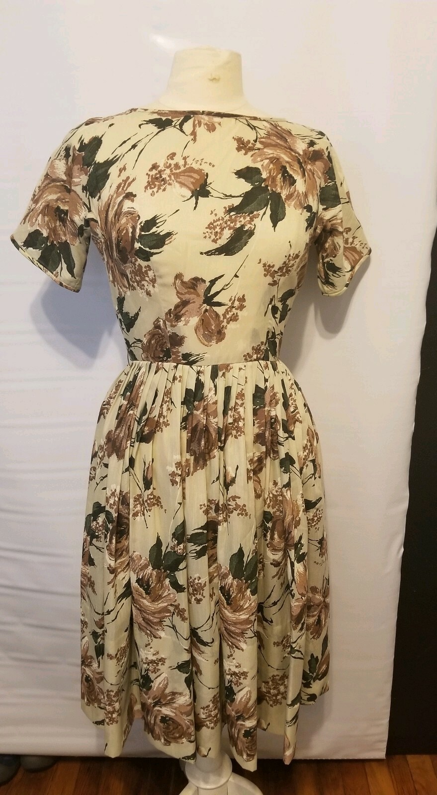Vintage 50s Floral Fall Fit and Flare Beige Country Dress by L’aiglon