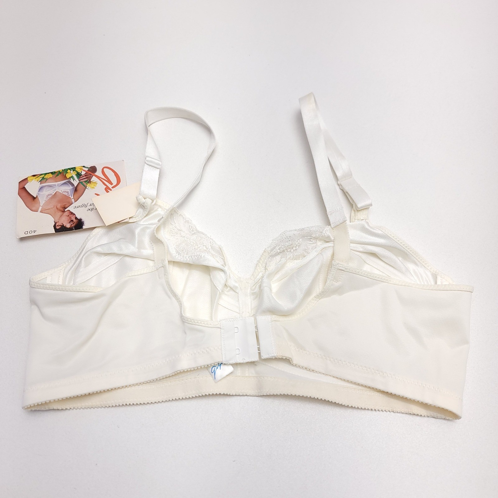 Vintage Gigi White Full Figure Soft Cup Wireless Bra Lace Trim 40D Style 614 NWT