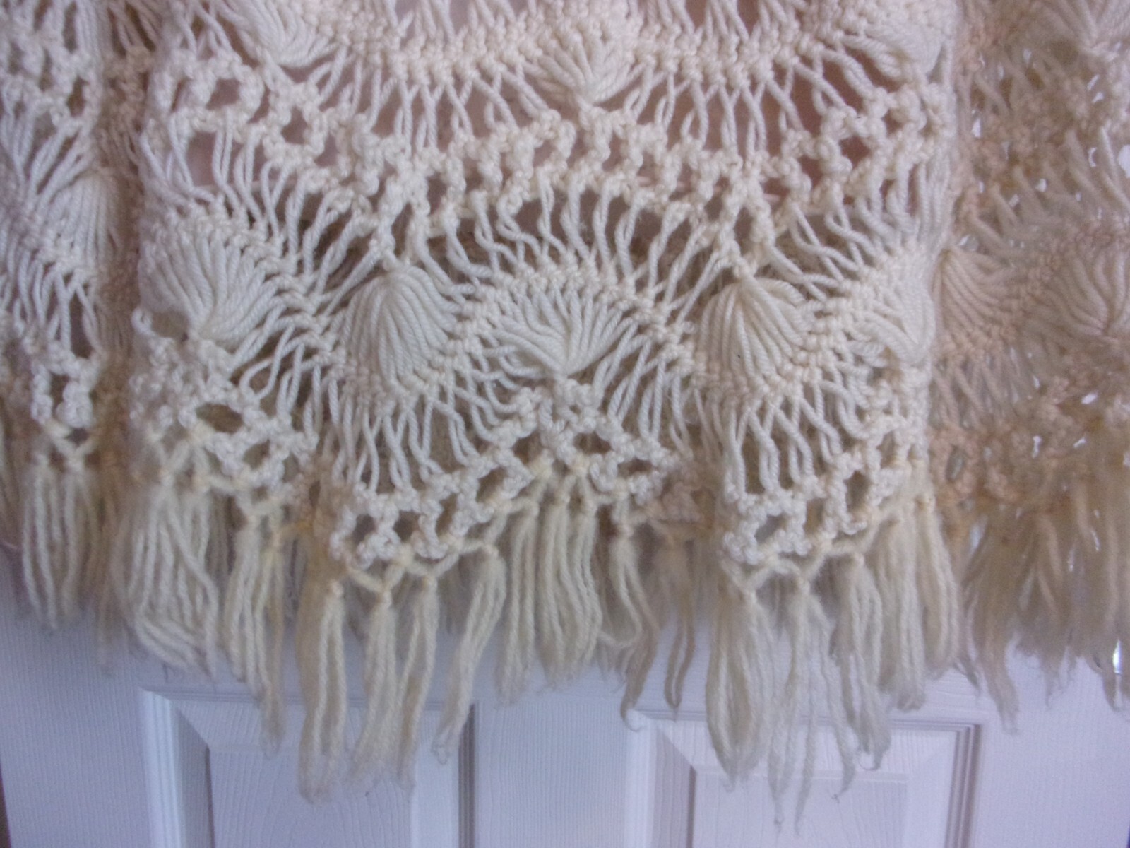 Vintage Handmade Pullover Turtleneck Crochet Poncho Shawl~Fringe~Oatmeal~EUC
