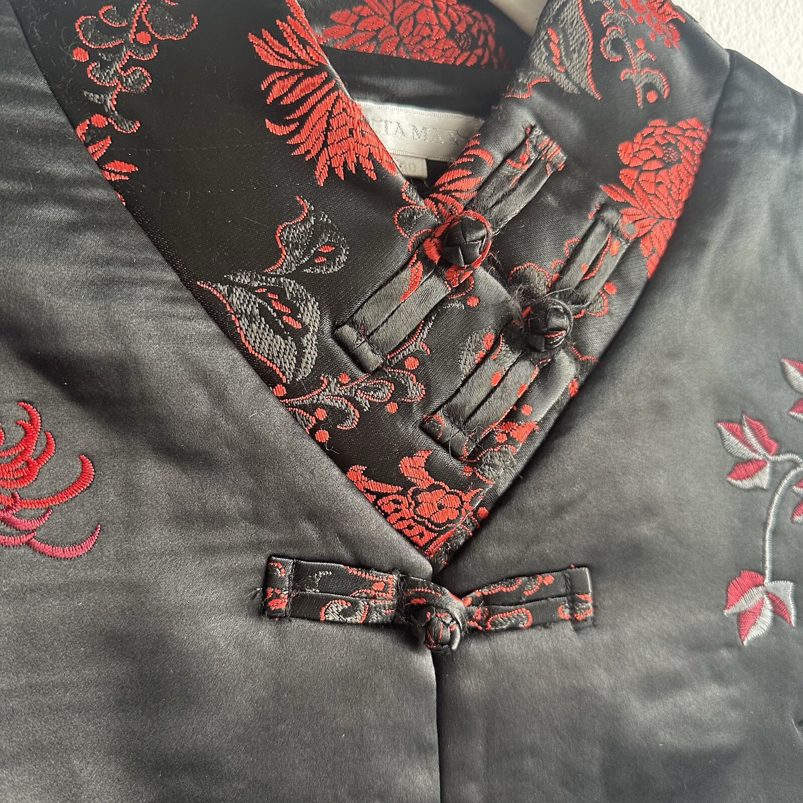 Vintage Oriental 100% Silk Hand Embroidered Jacket w/ Double Frog Buttons Collar