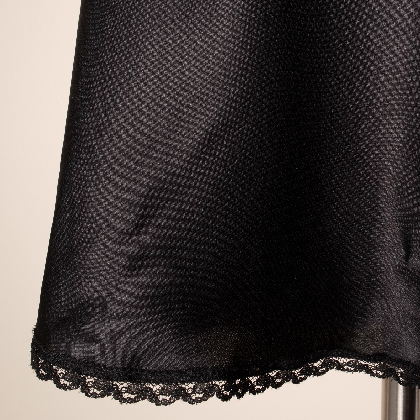 Vtg MAIDENFORM CHANTILLY Black Slip Camisole 34 Liquid Satin Lingerie Goth ILGWU