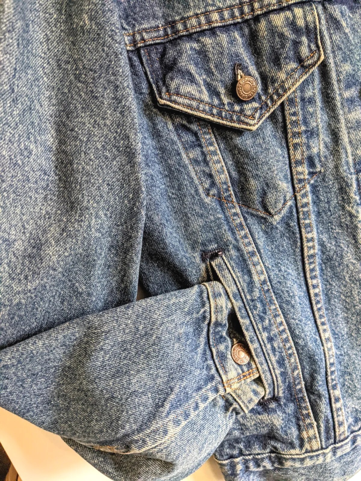 Vintage 80s Jean Jacket LEVI STRAUSS BLUE TRUCKER 70506-0214 SIZE 40-MADE in USA
