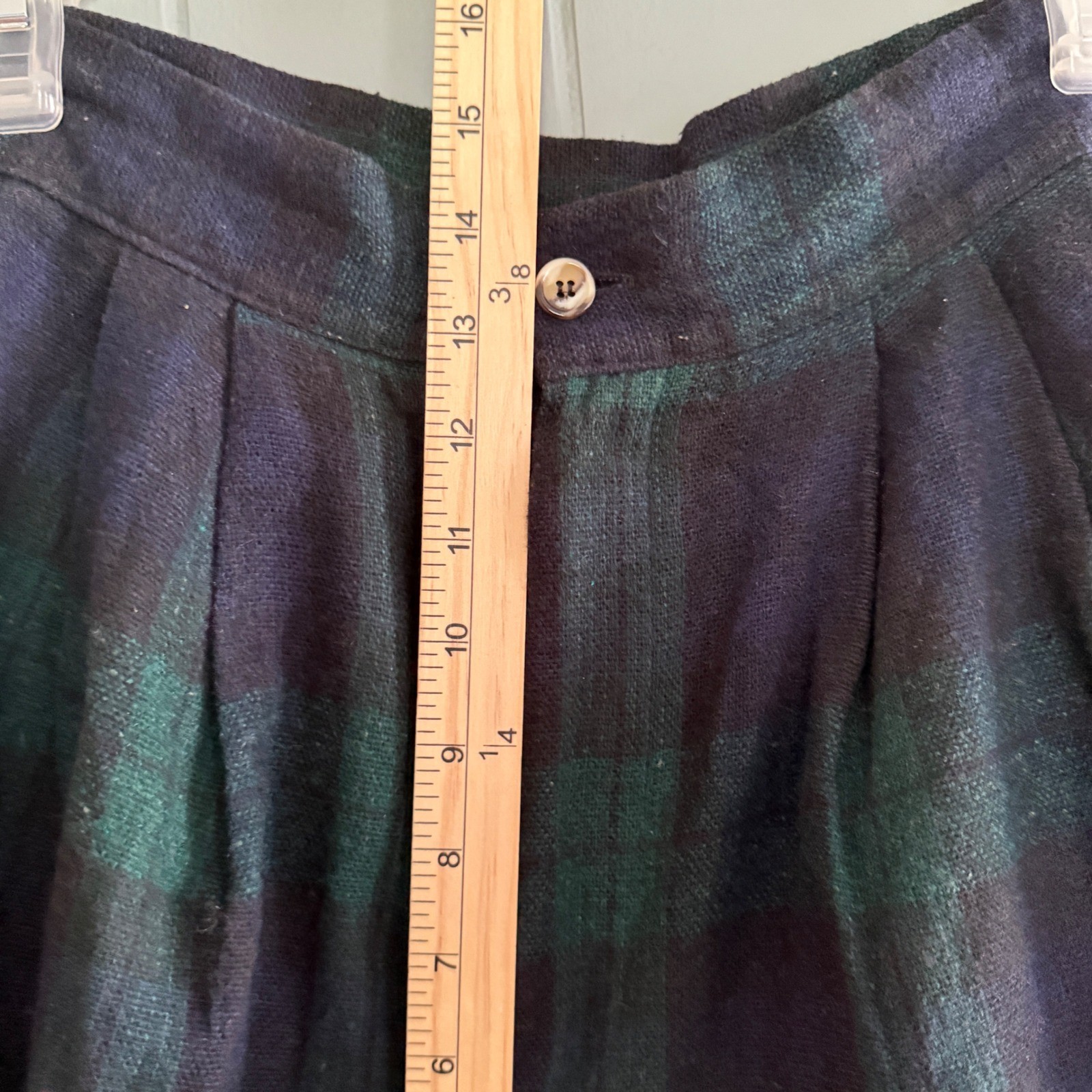 Vintage 90s Womens High Rise Pleated Long Shorts Black Watch Plaid Wool XS 23&Prime;