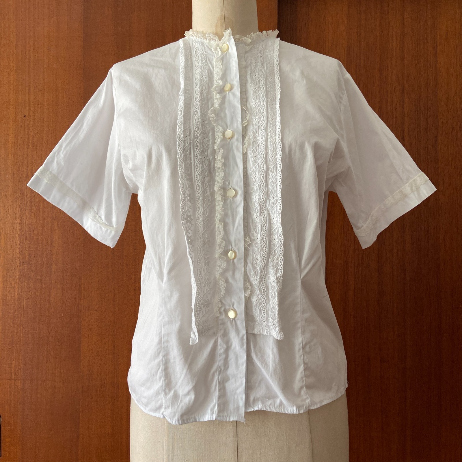 Vintage 1950s 1960s Floral Lace White Cotton Top Medium