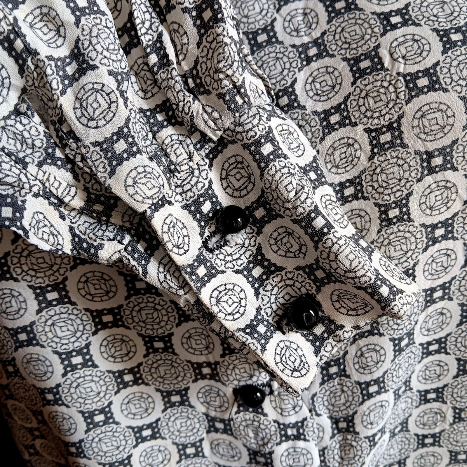 True Vintage Blouse Medium 1960&rsquo;s Geometric Print Button-Up Top Pointed Collar