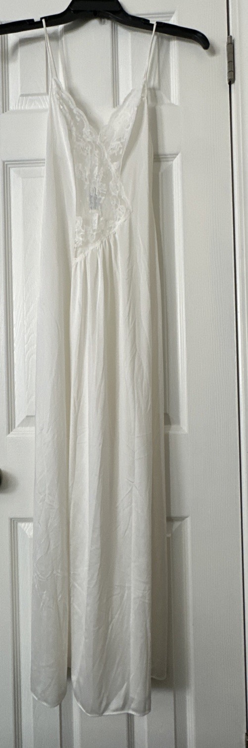 Blanche By Ralph Montenero Vintage Ivory Colored Lace Long NightGown Size P / S