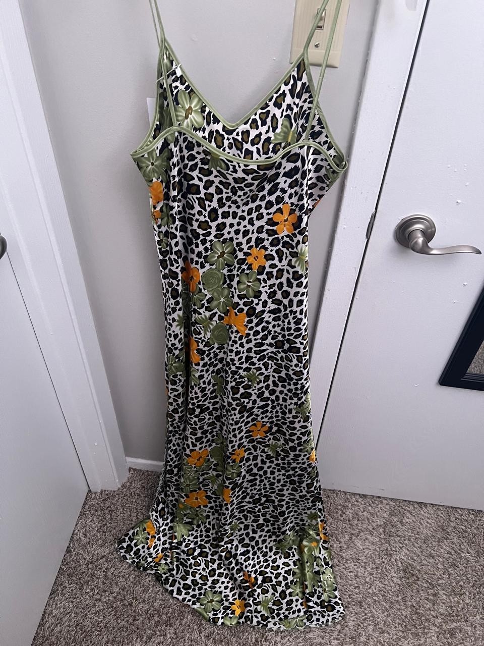 Luxury 2-Piece Satin Nightgown & Short Robe Set Size M | Animal Print Floral