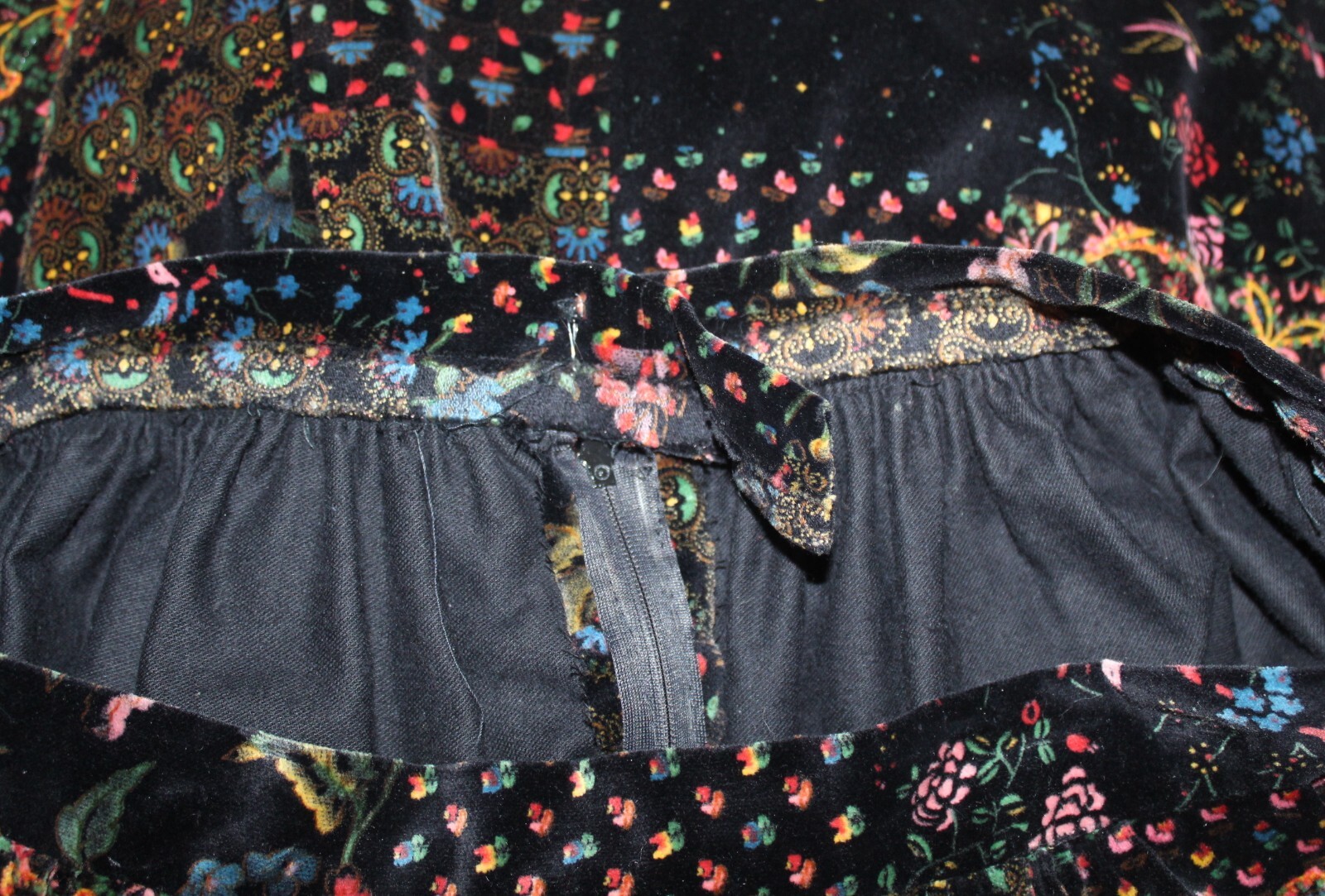 Estate Vintage Hand-Made Velvet Patchwork 28&Prime; Waist M 8 10 Long Gypsy Skirt